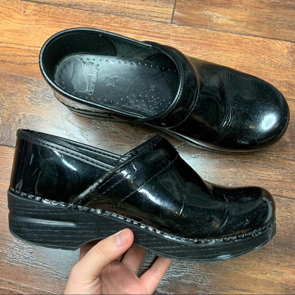 dansko patent leather shoes